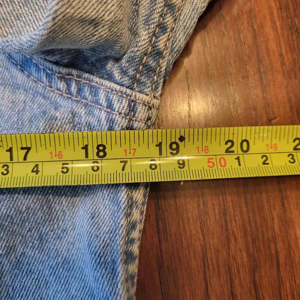Old Navy Women's Size Medium Light Wash Button Up Distressed Denim Jean Jacket